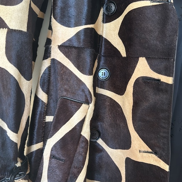 Brand new Burberry cow hide leatherr coat - Picture 3 of 5